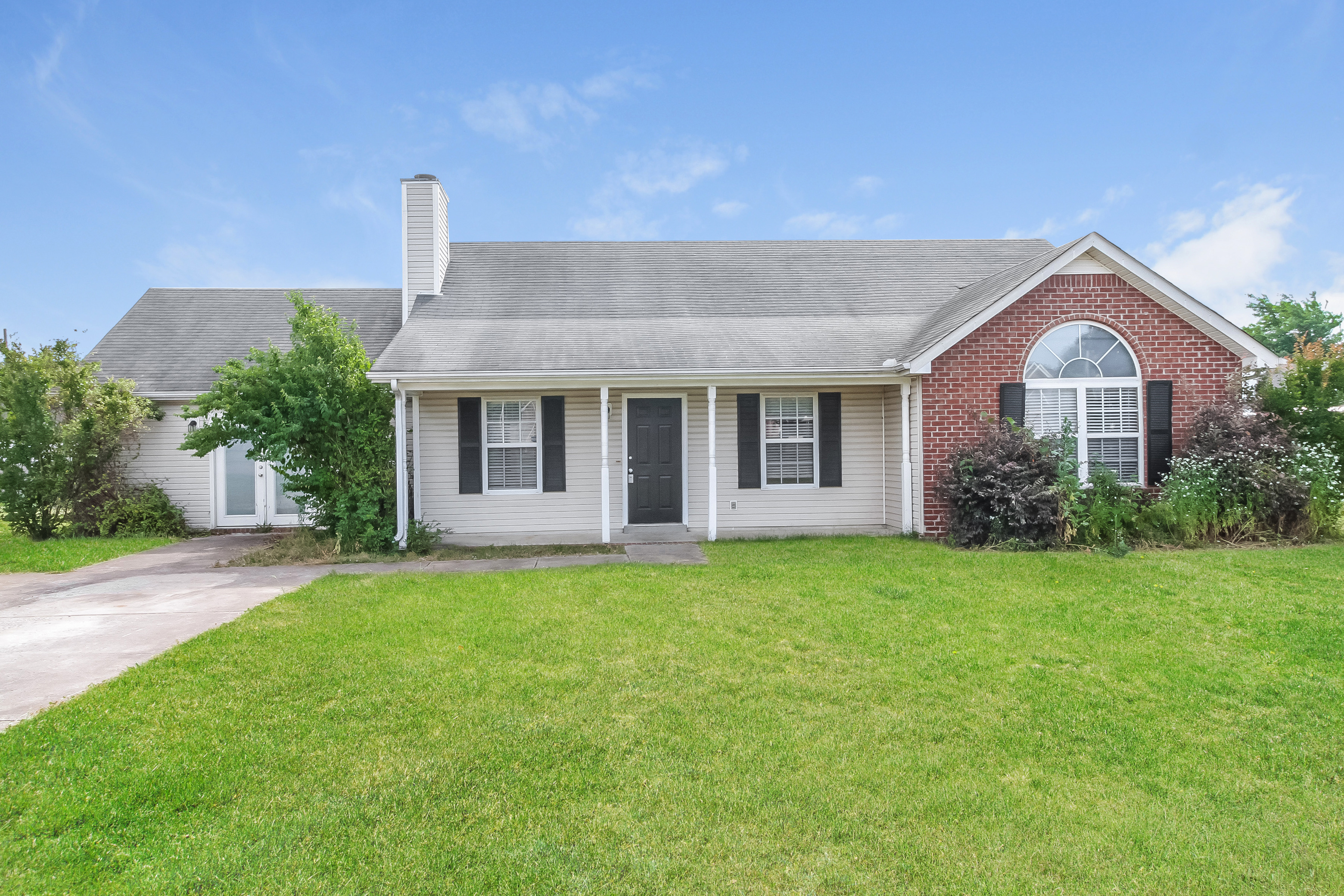 2512 Moore Way La Vergne, TN 37086